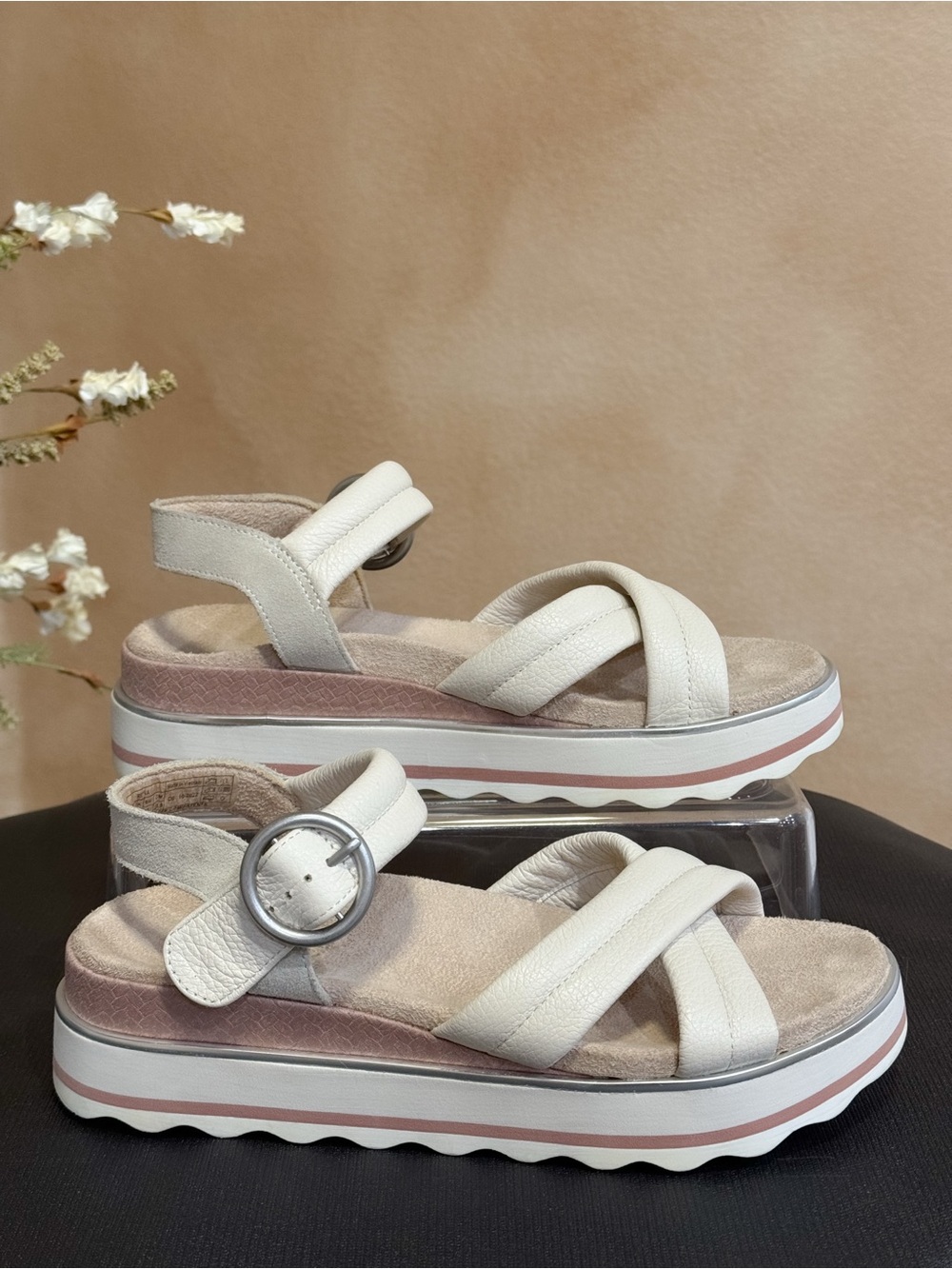 Vionic Women's Reyna Sandals In Cream